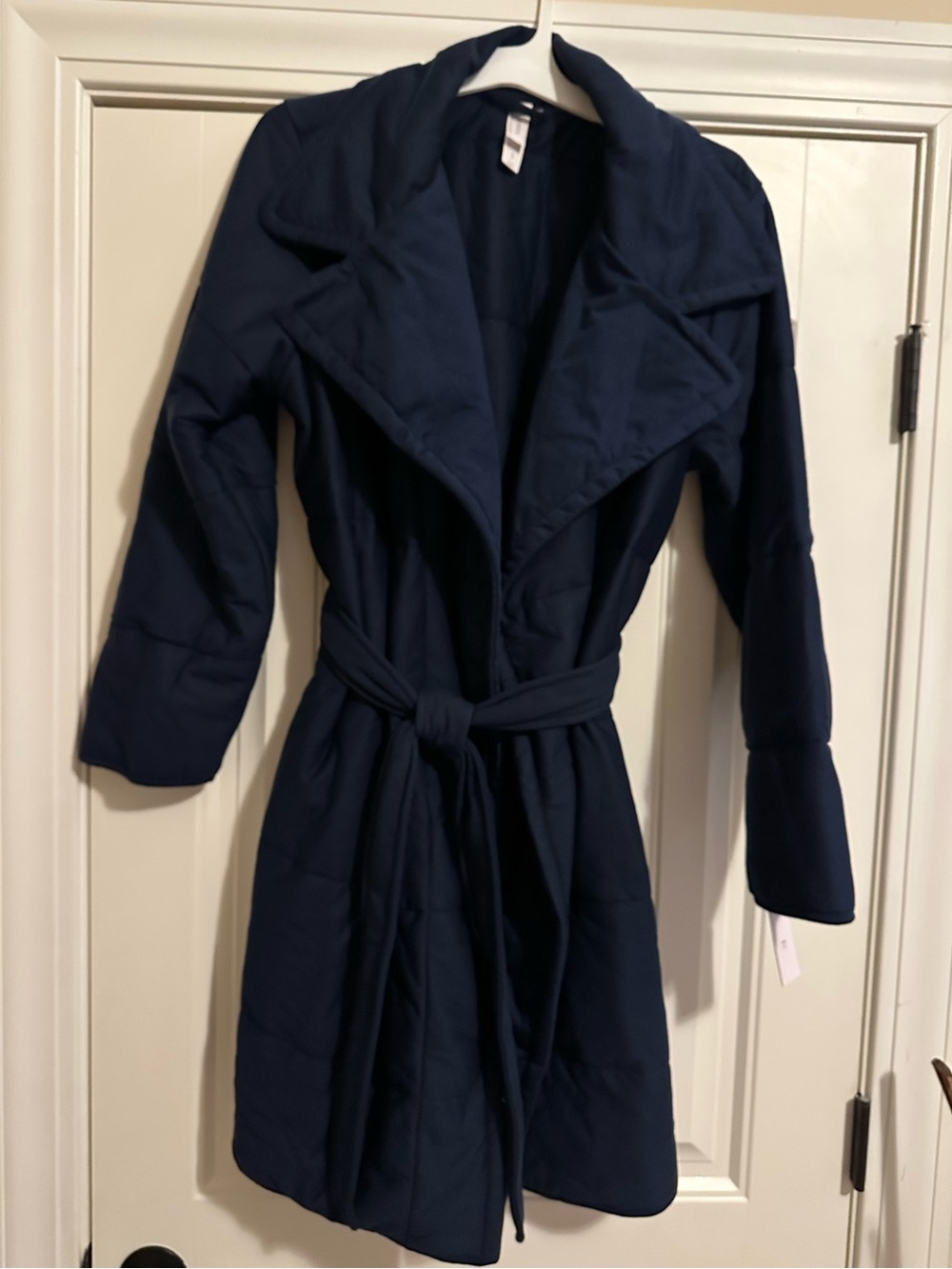 Audience Short Quilted Robe, Navy, Size M/L with tie front closure, NEW